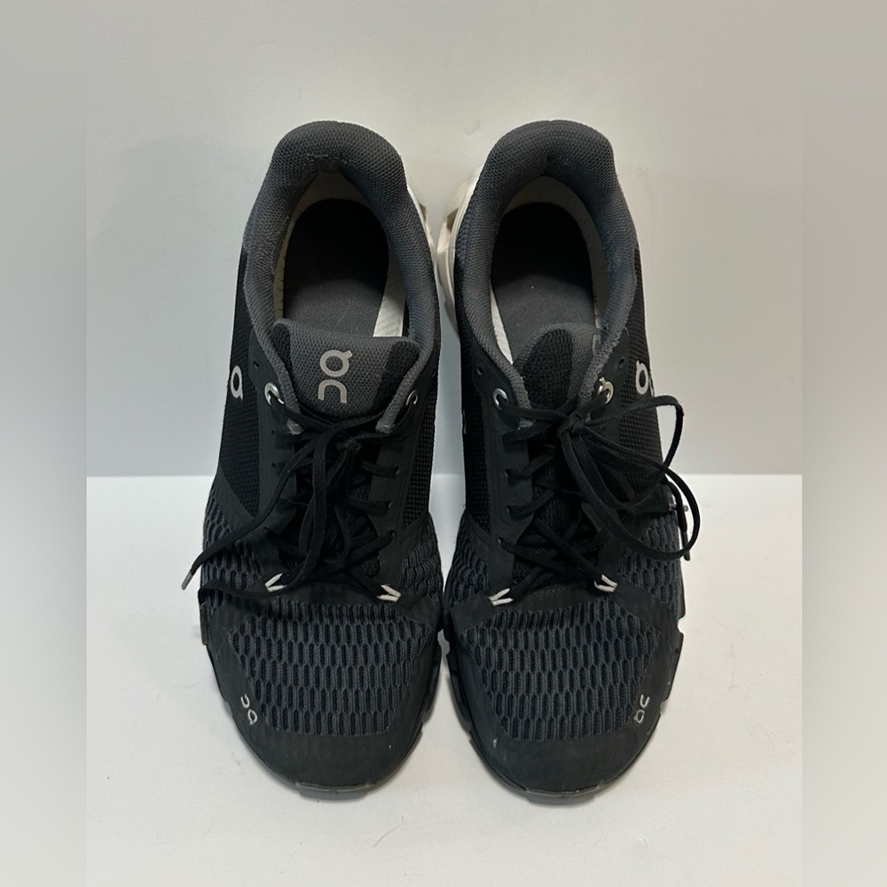 On Cloud Men's Black Running Shoes size 8.5
